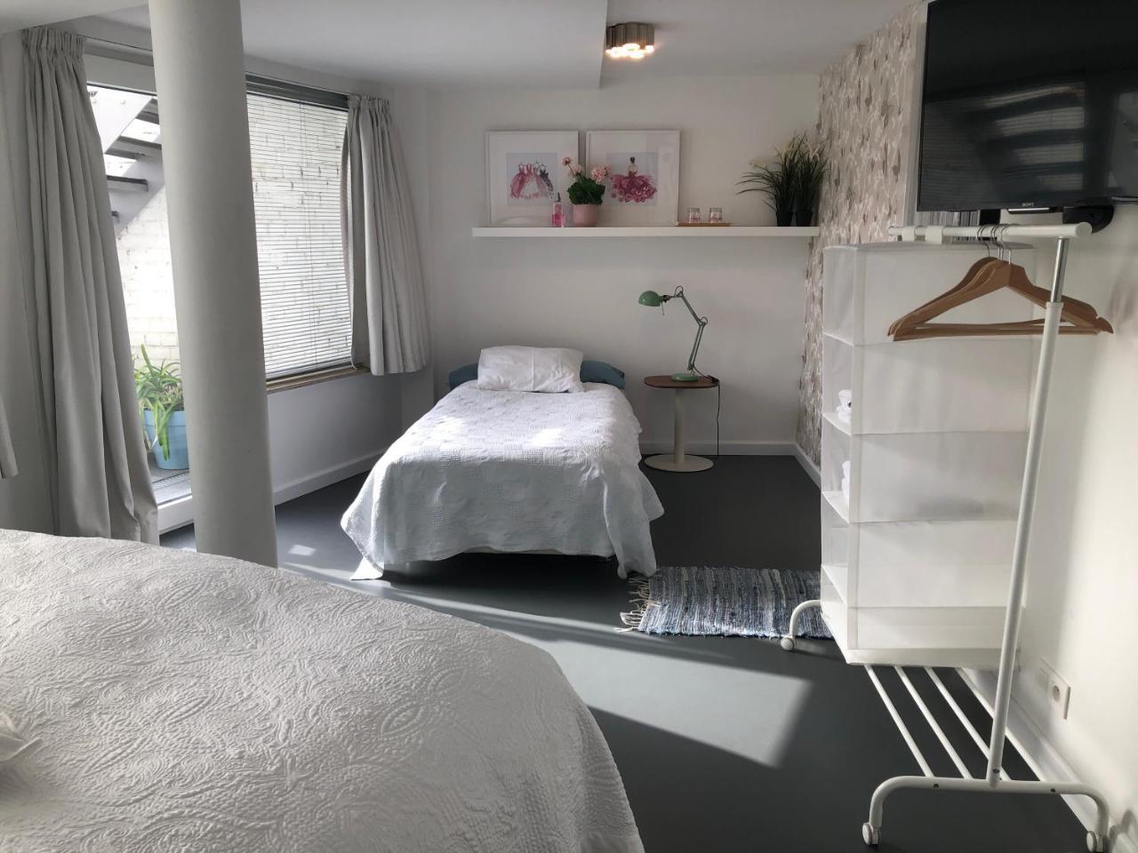 Guesthouse Poppies , Free Parking Oostende Dış mekan fotoğraf